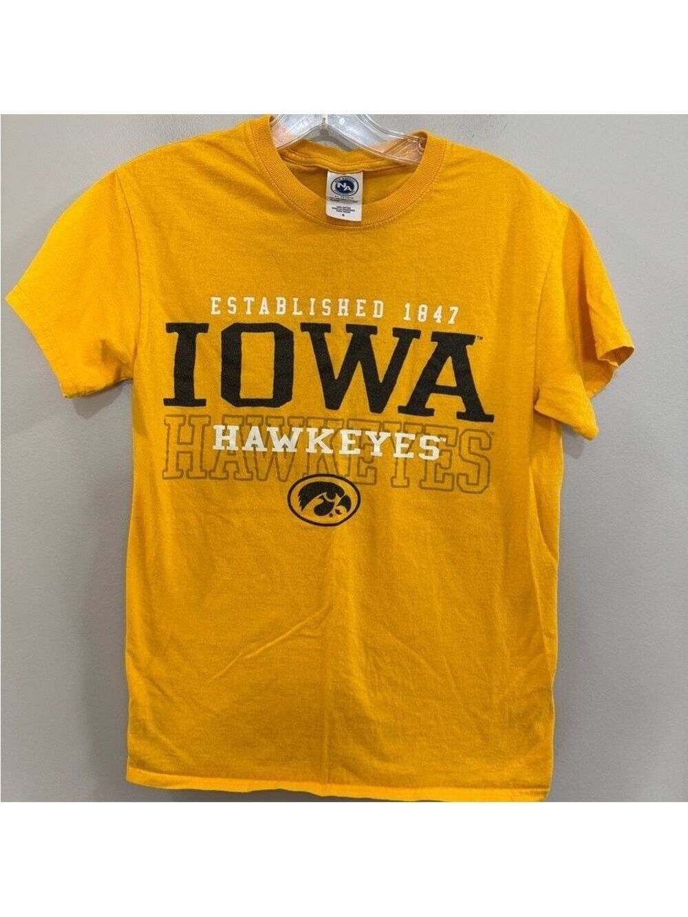 New Agenda Iowa Hawkeyes NCAA University of Iowa T-Shirt. Size small
